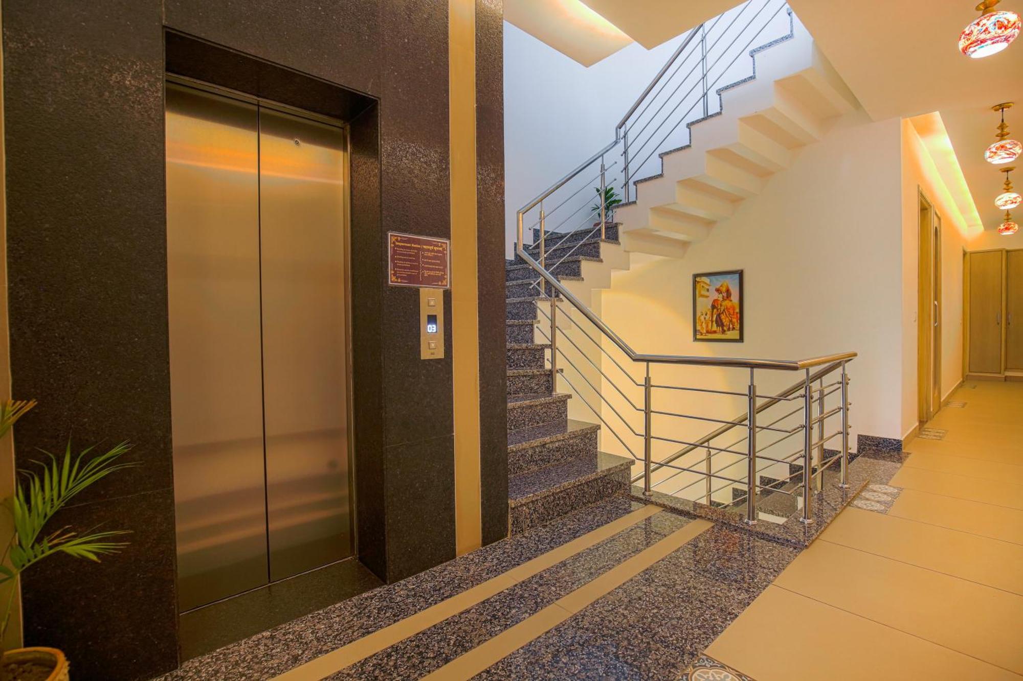 Hotel Golden Stay อัมริตสา ภายนอก รูปภาพ