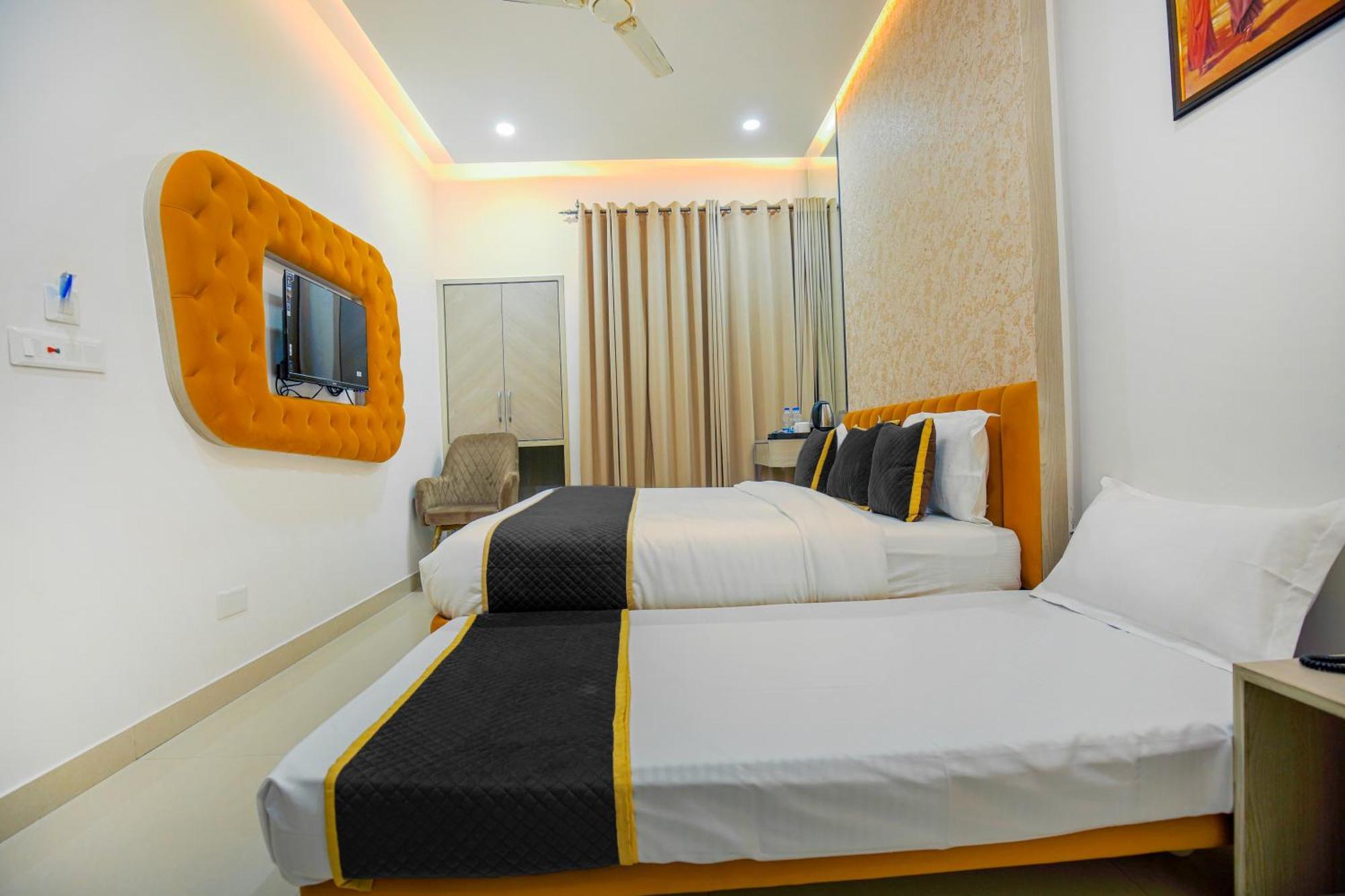 Hotel Golden Stay อัมริตสา ภายนอก รูปภาพ